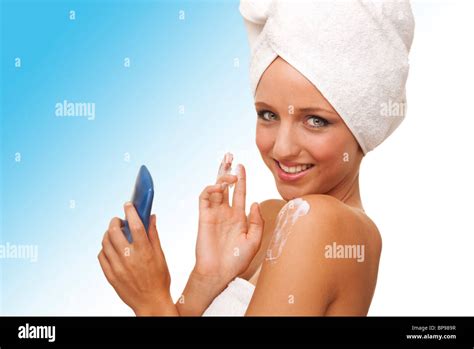 Beauty Body Lotion Hi Res Stock Photography And Images Alamy