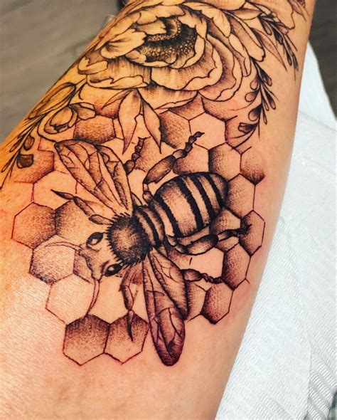 Bee With Honeycomb Tattoo Honeycomb Tattoo Floral Tattoo Sleeve Tattoos