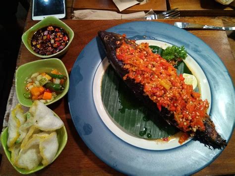 Ikan tilapia mungkin belum terlalu dikenal oleh masyarakat indonesia. 20 Makanan Khas Papua + Harga & Rekomendasi Restonya