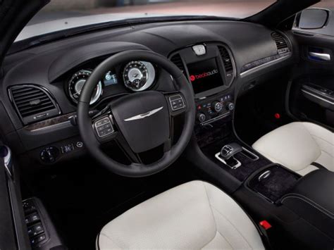 Chrysler 300 2023 цена и характеристики фотографии и обзор