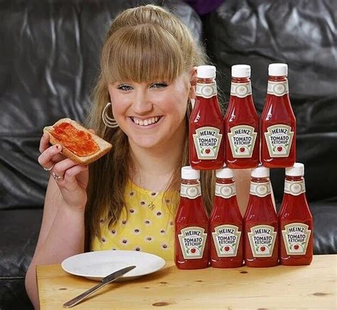 Девушка из Великобритании является мечтой производителей кетчупа