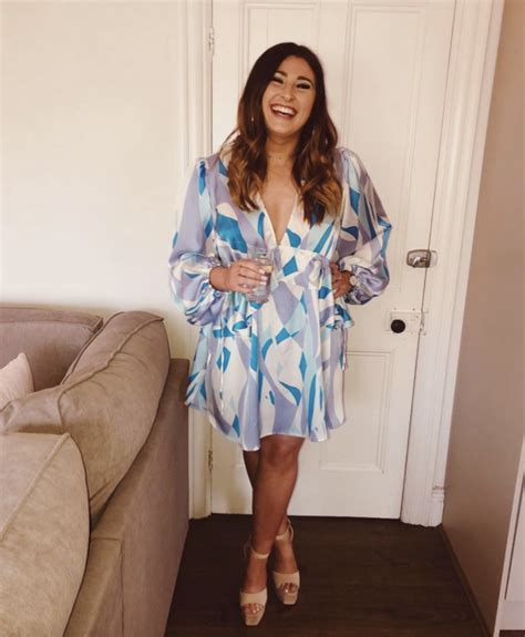 Gogglebox S Sophie Sandiford Looks Incredible As She Glams Up In Silk