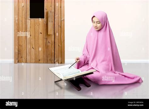 Muslim Woman Pray Home Hi Res Stock Photography And Images Alamy