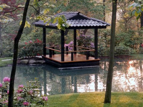 Intimate Waterfront Deck Inspired By Japanese Pagoda Design
