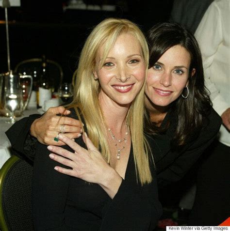 Lisa Kudrow And Courteney Cox Reunite For Friends Trivia Huffpost Life