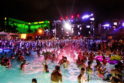 Experience The Best Of The Las Vegas Nightlife Nightclubs Pool