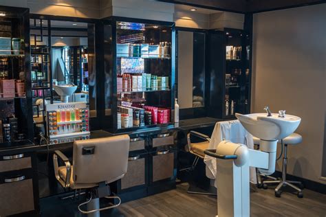 11/f bookshop, optical, racket, café, sogo gift certificates. beauty-salon-3277314_1920 - MedienBörse für Makler