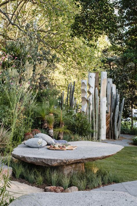 outdoor-meditation-spaces-with-stones