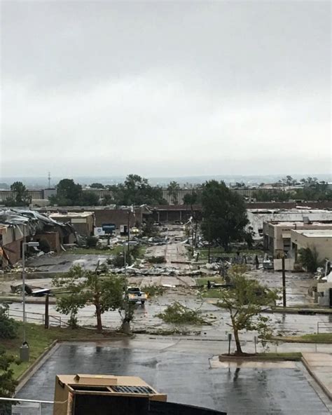 Tornado Touches Down In Tulsa Oklahoma At Least 25 People Injured In