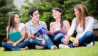 Sigue las orientaciones del partido comunista de cuba y la unión de jóvenes comunistas. Citas obligatorias para estudiantes universitarios y ...