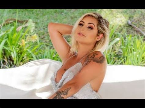 Mia Linz Estrela Do Sexy Hot Trocou Vida De Empres Ria Pelo Porn