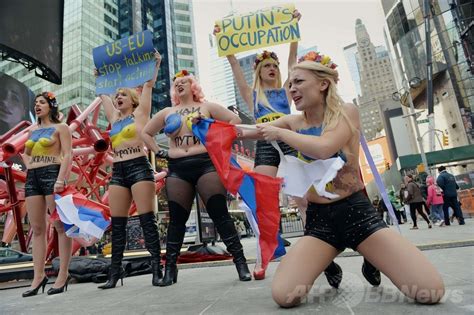 NYタイムズスクエアでトップレスデモFEMEN 写真 枚 国際ニュースAFPBB News