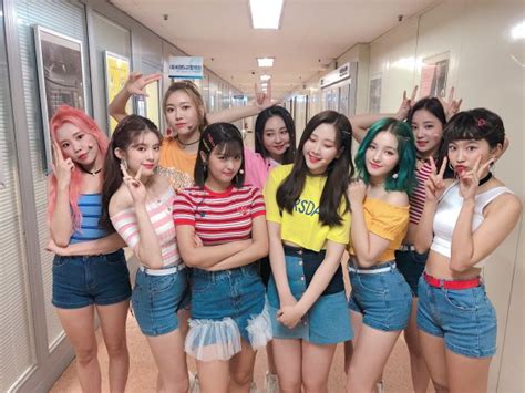 Momoland Baam Comeback Stage At Music Bank Successful