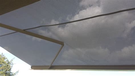 Store banne toile micro perforée. store banne avec toile micro perforee