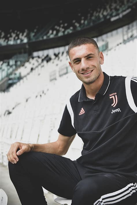 Ayrıca kalede buffon gibi bir isimle savunmayı paylaşan merih'i en çok geliştiren juventus antrenmanları oldu. Merih Demiral | Defender Juventus Men's First Team