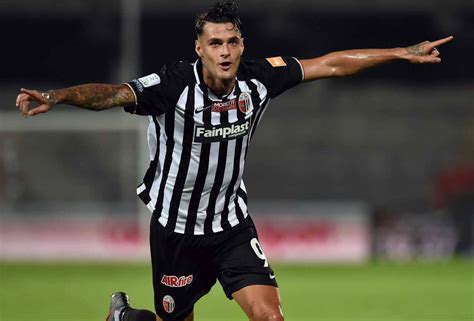 Find the latest gianluca scamacca news, stats, transfer rumours, photos, titles, clubs, goals scored this season and more. Scamacca, Ninkovic e Magnani: l'Hellas Verona apre il ...