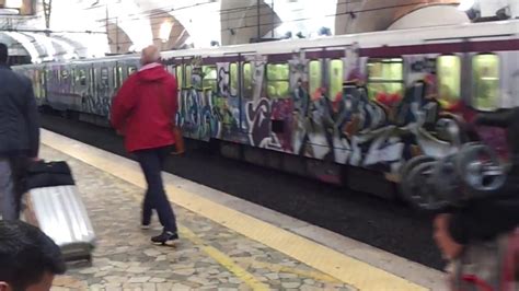 Metro B Roma Treno In Partenza Dalla Fermata Termini Dir Laurentina