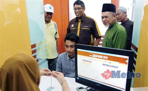 Ar rahnu ini merupakan satu sistem pajak gadai islam yang patuh syariah yang ada di malaysia dan ianya merupakan satu alternatif kepada sistem konvensional yang ada. Pembiayaan gadaian emas RM13.8 juta | Harian Metro