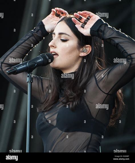 Banks Singer Hi Res Stock Photography And Images Alamy