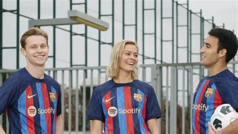 The Flame Lives On Fc Barcelona Unveils New Home Kit Inspired By The