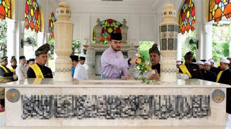 Selangor is one of the royal malay states. Selangor Sultan visits Royal Mausoleum in conjunction with ...