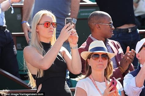 Lindsey Vonn And Kenan Smith Cuddle At French Tennis Open Daily Mail