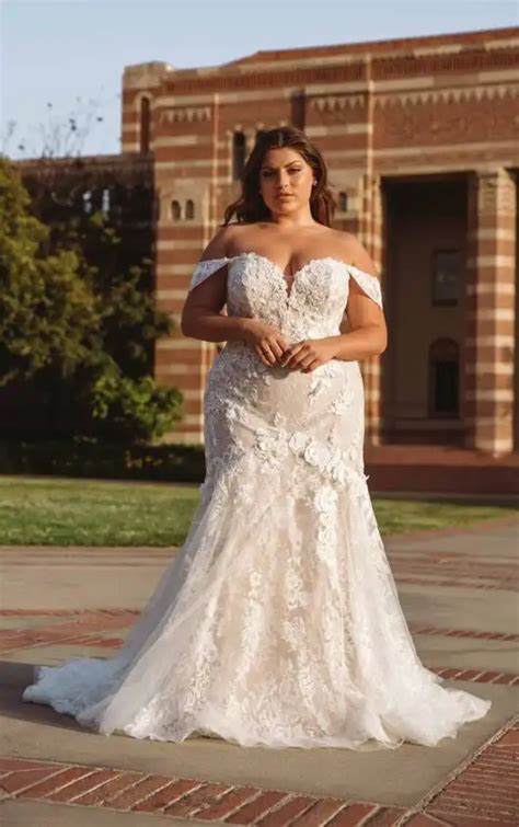 Plus Size Sparkly Floral Lace Tulle Ballgown With Square Neckline