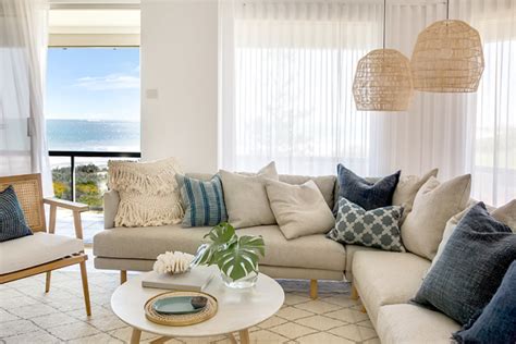 Expert Advice Five Steps To A Stylish Seaside Abode The Interiors Addict