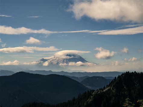 Lenticular Clouds Over Mt Rainier Washington State 4592x3448 Oc