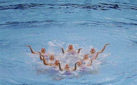 Stunning Pictures Of Glamorous Girls In Synchronised Swimming Team