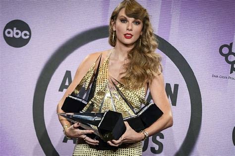 Taylor Swift Wins Big At The American Music Awards In 2022 Attracttour