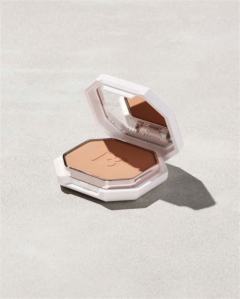 Pro Filt R Soft Matte Powder Foundation — 210 Fenty Beauty Fenty Beauty Fenty Skin