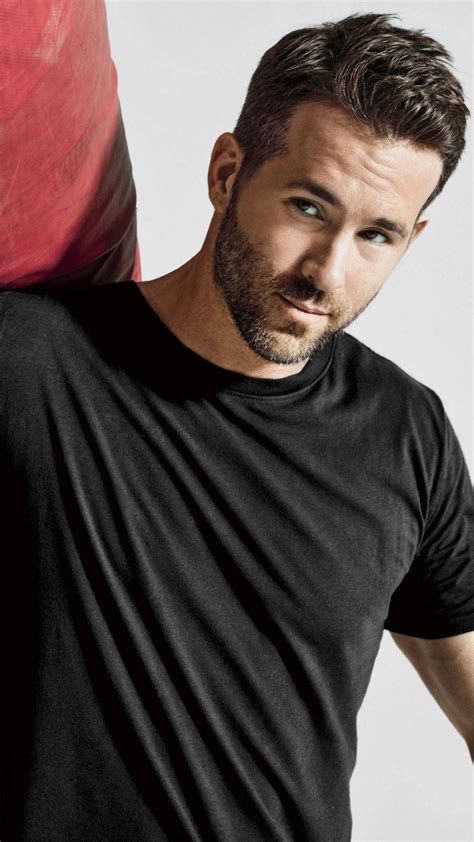 Ryan Reynolds Photoshoot Ryan Reynolds Covers Gq S Men Of The Year Issue Talks Ryan