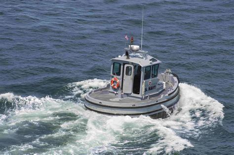 This Tiny Tugboat Is The Smallest Ship In The United States Navy