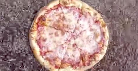 This Is Hands Down The Most Horrifying Pizza Video You Ll Ever See Huffpost