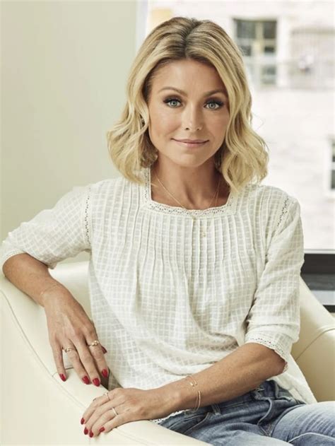 10 facts you didn t know about kelly ripa american actress hindiqueries
