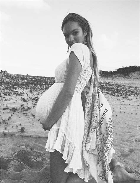 Candice Swanepoel I M Not Pregnant But Candice Has Been Sporting Some Seriously Cute