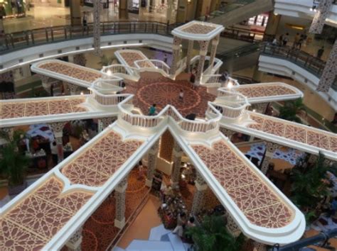 Here's a glamorous choice for your list of ideal raya #ootd spots: Creative Raya Decorations at One Utama - Visit Malaysia