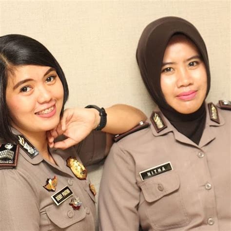 Pretty Police Women Make A Smile Abg Smile