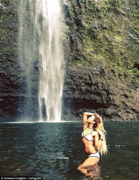 Vanessa Hudgens Reveals Amazing Bikini Body After 8 Mile Hike In Hawaii Daily Mail Online