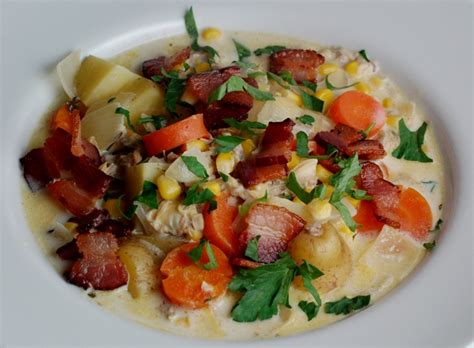 I knooooow dem's this recipe is my take on new england clam chowder. New England Clam Corn Chowder - Chez Us