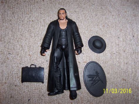 7 Undertaker Wrestler Wwe Trenchcoat Hat Suitcase Stand Wrestling