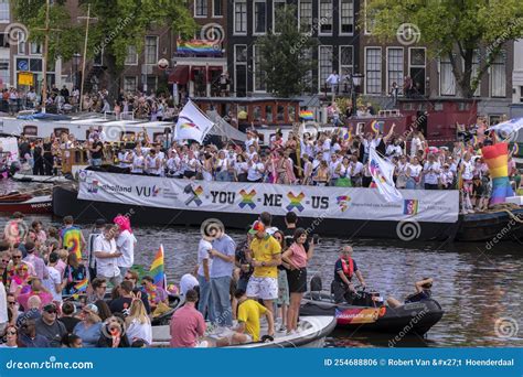 pride university hoger onderwijs boot boat at the gaypride canal parade with boats at amsterdam