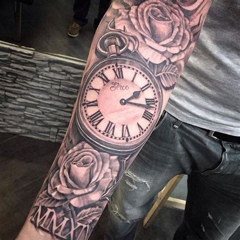 A tatuagem rosa dos ventos… 40 eindrucksvolle feder tattoos ideen für männer und frauen. uhr rosen tattoo männer unterarm idee design | Arm tattoo ...