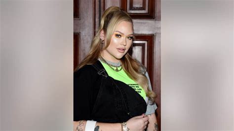 Youtube Beauty Vlogger Nikkie De Jager Comes Out As Transgender After