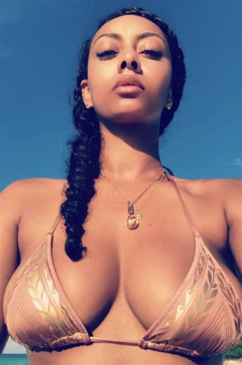keri hilson drops some new bikini pics on ig she s still looking for a wholesome and loyal man