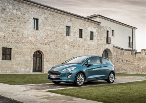 Nuova Ford Fiesta Cosa è Cambiato Video Prove Automotoit