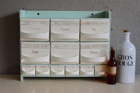 8 ou 13 tiroirs selon le modèle. Etagère à épices Rita | L'atelier Belle Lurette ...