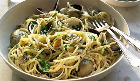 Per ottenere un piatto davvero gustoso preparation: Spaghetti alle vongole in bianco - La Ricetta di Buonissimo