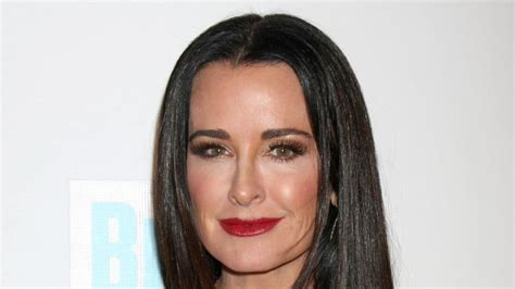 Kyle Richards Blasts Women Sliding Into Mauricios Dms ‘they Dont Care That Hes Married